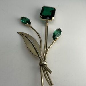 Coro, Sterling, Green Gem flower Brooch/pin. Silver tone.